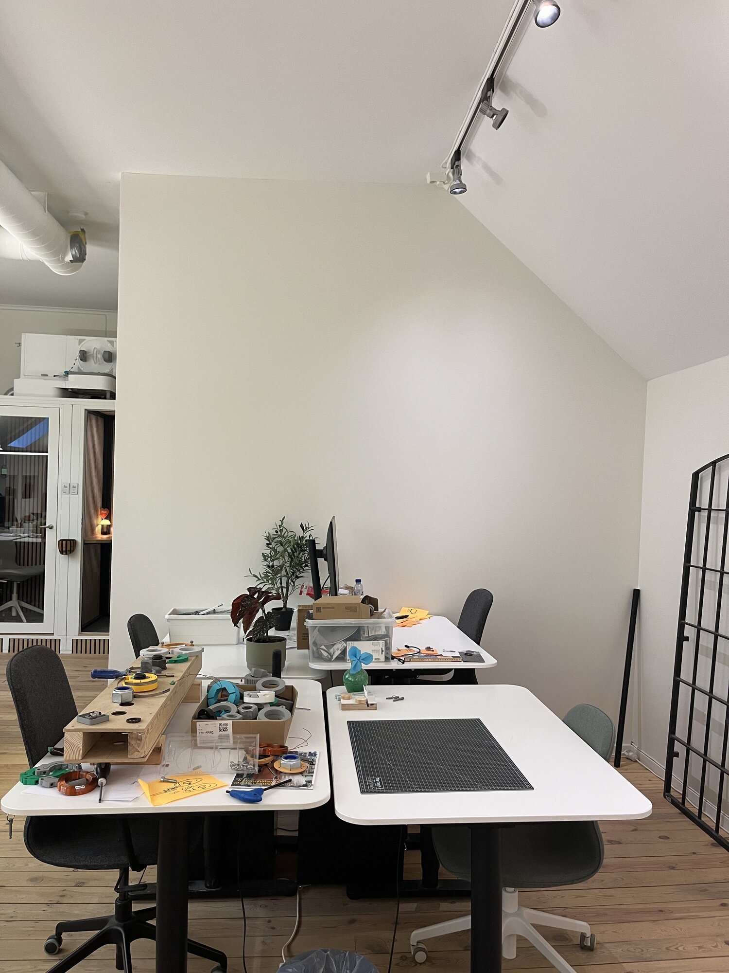 Fjaryl studio wall